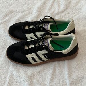 BACK 70 Black & White Retro Runner Sneakers - BACK 70